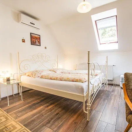 Lichtenstejnske Domky Apartment Lednice